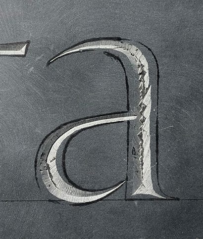 Faber, lettre a : gravure en cours dans la pierre